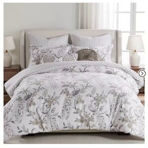 Gray and white Peacock Floral Quilt set includes 3 pcs. only.! GWP 🩶100 % cotton